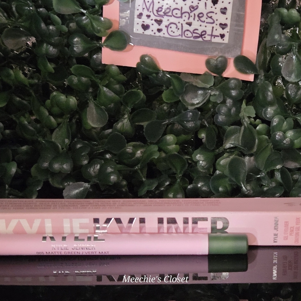 ​✨ KYLIE COSMETICS Kyliner Gel Eyeliner Pencil • 005 GREEN MATTER • Matte • NIB
